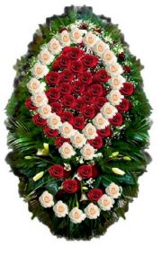Фото - Венок на похороны из живых цветов #1 красные и белые розы